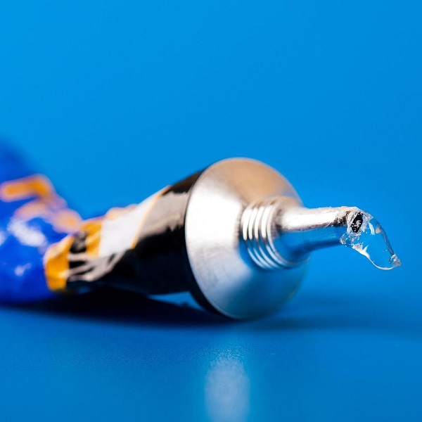 Клеевая облитерация варикозных вен: VenaSeal, клей Момент и другие технологии